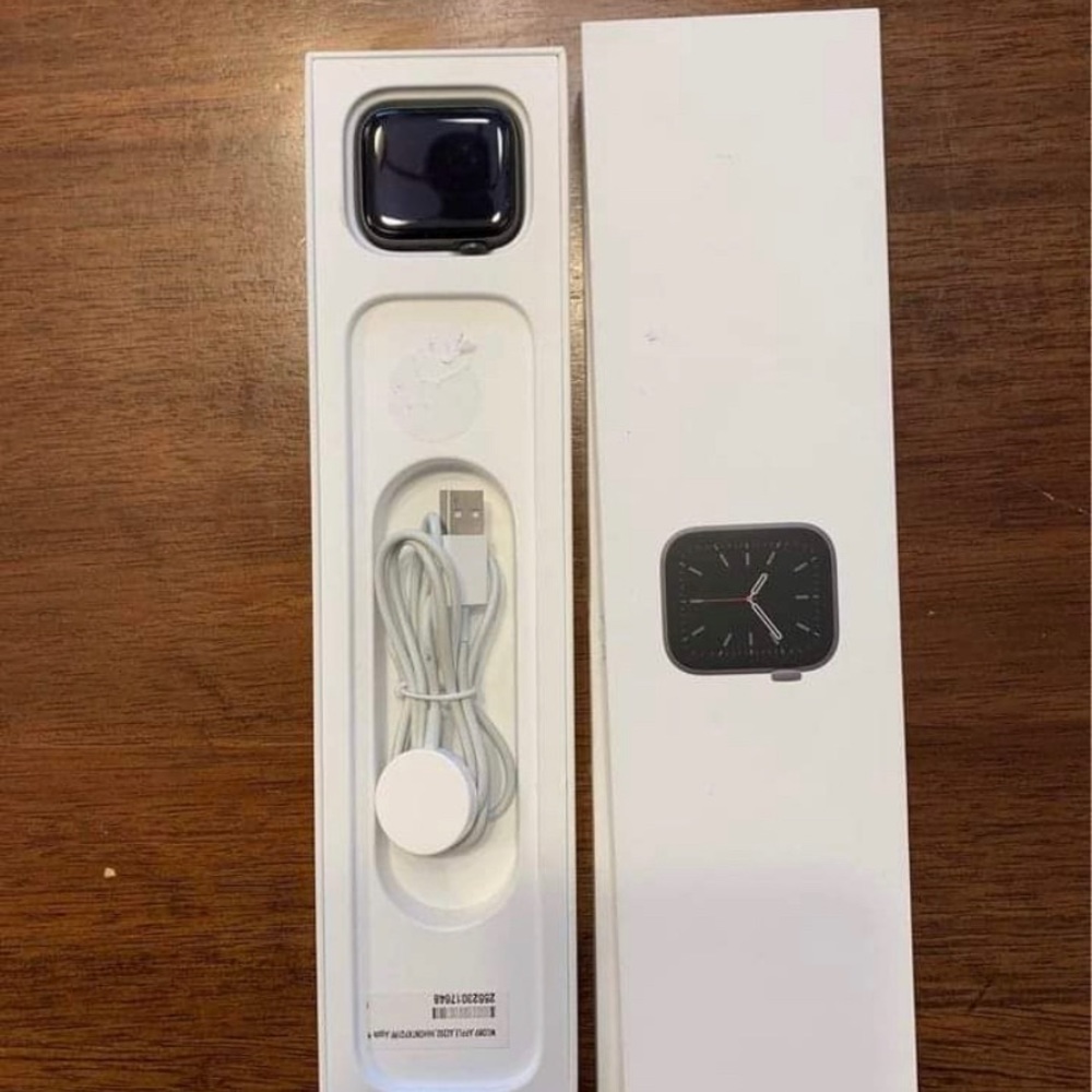 Apple Watch - Picture 2 of 4